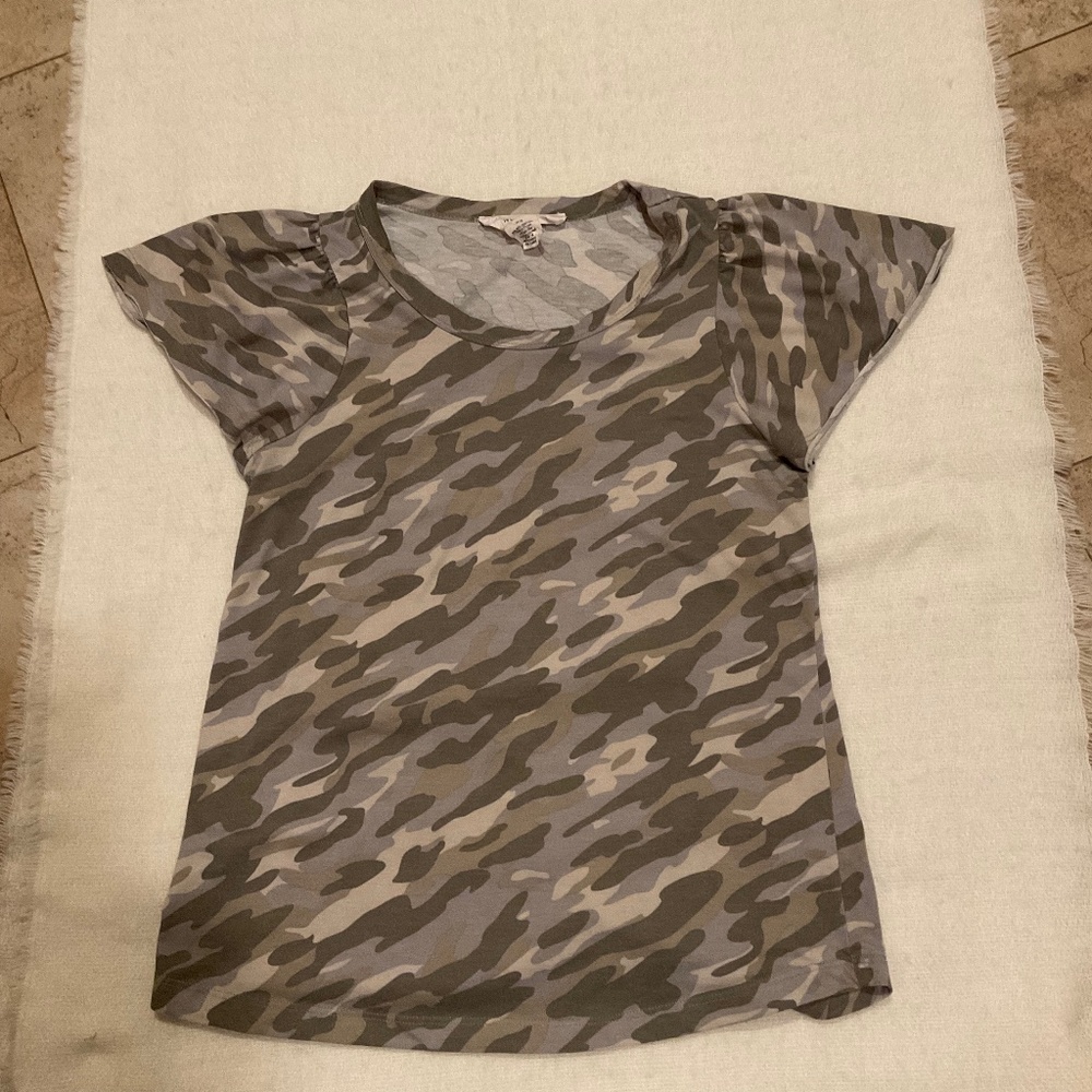 Women’s Workshop Republic Clothing Camo Top Sz XS Short Sleeves